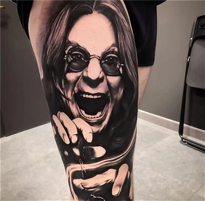 Förstår du hennes uttryck för denna tatuering